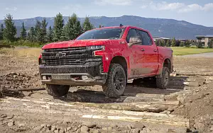 Cars wallpapers Chevrolet Silverado LT Z71 Trailboss Crew Cab - 2018