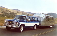 Cars wallpapers Chevrolet Suburban - 1976