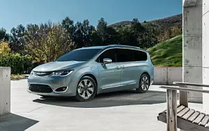 Cars wallpapers Chrysler Pacifica Hybrid - 2016