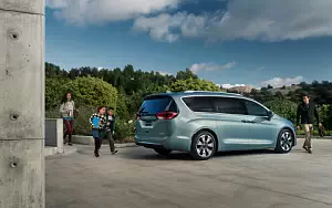 Cars wallpapers Chrysler Pacifica Hybrid - 2016