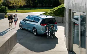 Cars wallpapers Chrysler Pacifica Hybrid - 2016