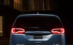 Cars wallpapers Chrysler Pacifica Hybrid - 2016