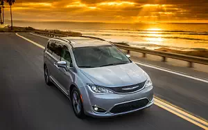 Cars wallpapers Chrysler Pacifica Limited - 2016