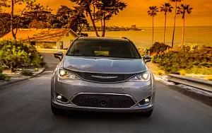 Cars wallpapers Chrysler Pacifica Limited - 2016