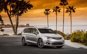 Cars wallpapers Chrysler Pacifica Limited - 2016