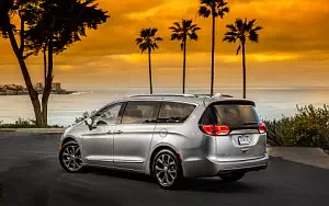 Cars wallpapers Chrysler Pacifica Limited - 2016