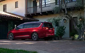 Cars wallpapers Chrysler Pacifica Limited - 2016