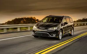 Cars wallpapers Chrysler Pacifica Touring-L Plus - 2016