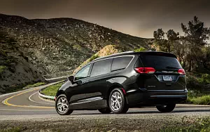 Cars wallpapers Chrysler Pacifica Touring-L Plus - 2016