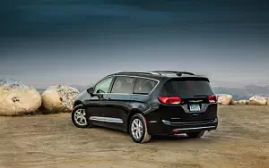 Cars wallpapers Chrysler Pacifica Touring-L Plus - 2016