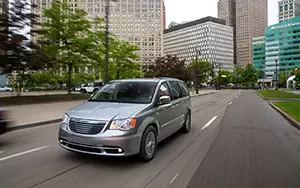 Cars wallpapers Chrysler Town & Country 30th Anniversary Edition - 2013