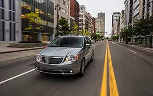 Cars wallpapers Chrysler Town & Country 30th Anniversary Edition - 2013