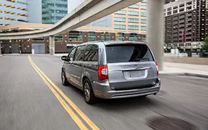 Cars wallpapers Chrysler Town & Country 30th Anniversary Edition - 2013