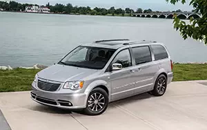 Cars wallpapers Chrysler Town & Country 30th Anniversary Edition - 2013