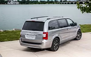 Cars wallpapers Chrysler Town & Country 30th Anniversary Edition - 2013