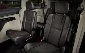 Cars wallpapers Chrysler Town & Country 30th Anniversary Edition - 2013