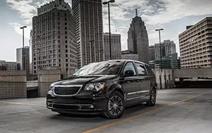 Cars wallpapers Chrysler Town & Country S - 2013