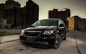 Cars wallpapers Chrysler Town & Country S - 2013