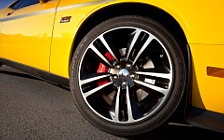 Cars wallpapers Dodge Challenger SRT8 392 Yellow Jacket - 2012