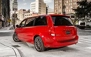 Cars wallpapers Dodge Grand Caravan Blacktop Edition - 2013