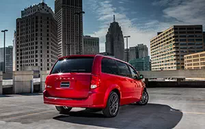 Cars wallpapers Dodge Grand Caravan Blacktop Edition - 2013