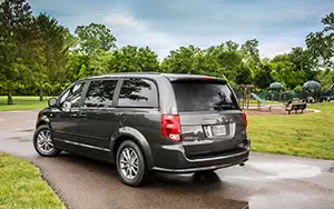 Cars wallpapers Dodge Grand Caravan SXT 30th Anniversary Edition - 2013