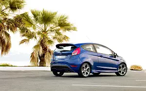 Cars wallpapers Ford Fiesta ST 3door - 2013