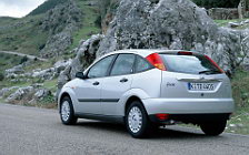 Cars wallpapers Ford Focus Hatchback 5door - 2001