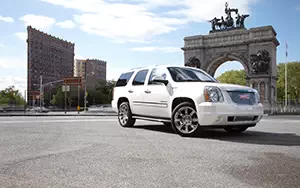 Cars wallpapers GMC Yukon Denali Hybrid - 2012