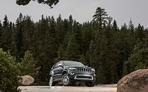 Cars wallpapers Jeep Grand Cherokee Limited - 2013