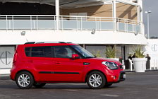 Cars wallpapers Kia Soul Red - 2011