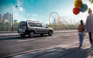 Cars wallpapers Lada Largus Cross Quest - 2020