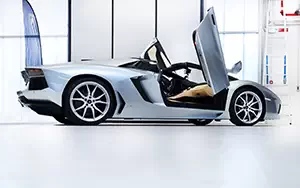 Cars wallpapers Lamborghini Aventador LP 700-4 Roadster - 2012