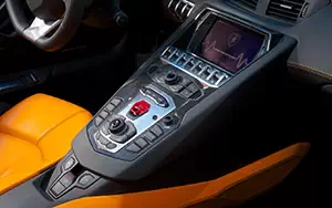 Cars wallpapers Lamborghini Aventador LP 700-4 Roadster - 2013