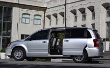 Cars wallpapers Lancia Voyager - 2011