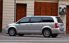 Cars wallpapers Lancia Voyager - 2011