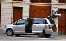 Cars wallpapers Lancia Voyager - 2011