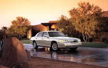 Cars wallpapers Lincoln Town Car - 2005