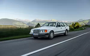 Cars wallpapers Mercedes-Benz 300 TD Turbo 4MATIC S124 - 1989