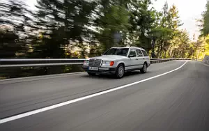Cars wallpapers Mercedes-Benz 300 TD Turbo 4MATIC S124 - 1989
