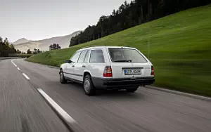 Cars wallpapers Mercedes-Benz 300 TD Turbo 4MATIC S124 - 1989