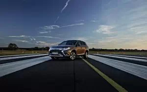 Cars wallpapers Mitsubishi Outlander - 2018