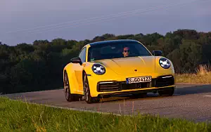 Cars wallpapers Porsche 911 Carrera Coupe (Racing Yellow) - 2019