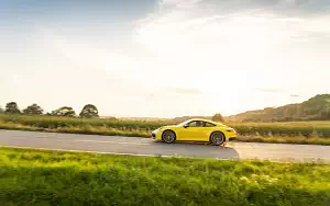 Cars wallpapers Porsche 911 Carrera Coupe (Racing Yellow) - 2019