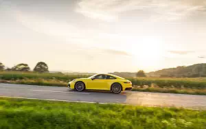 Cars wallpapers Porsche 911 Carrera Coupe (Racing Yellow) - 2019