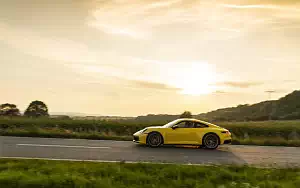 Cars wallpapers Porsche 911 Carrera Coupe (Racing Yellow) - 2019