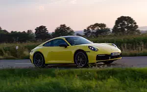 Cars wallpapers Porsche 911 Carrera Coupe (Racing Yellow) - 2019