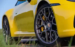 Cars wallpapers Porsche 911 Carrera Coupe (Racing Yellow) - 2019