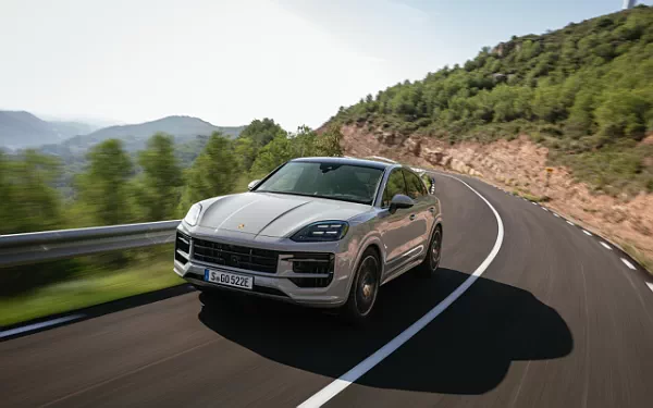 Cars wallpapers Porsche Cayenne S E-Hybrid Coupe SportDesign Package - 2023