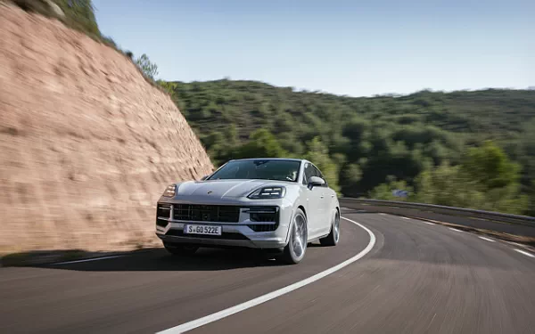Cars wallpapers Porsche Cayenne S E-Hybrid Coupe SportDesign Package - 2023
